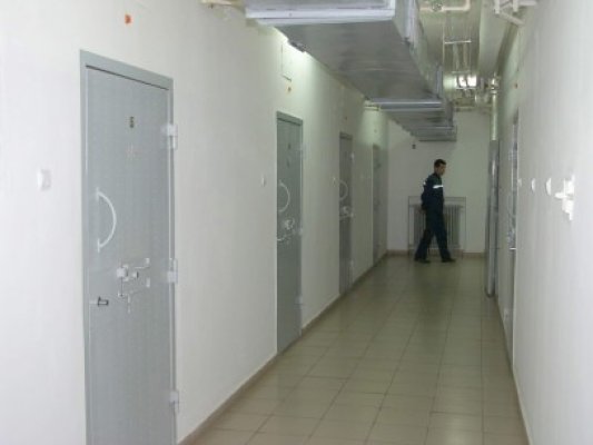 Condamnat la închisoare pentru furt, prins de oamenii legii